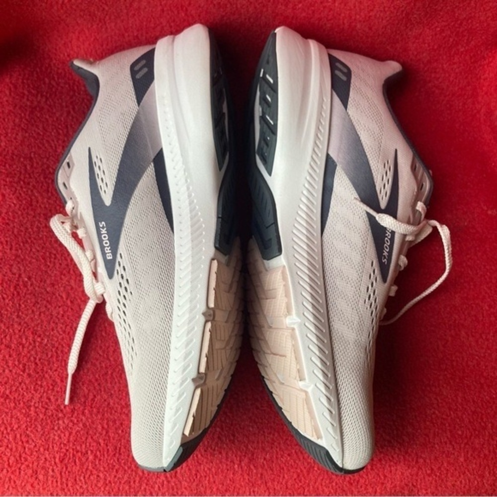 New Balance Men's Pale Pink/Gray Running Shoes - Picture 7 of 7